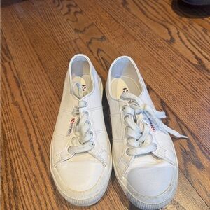 White leather Supergas